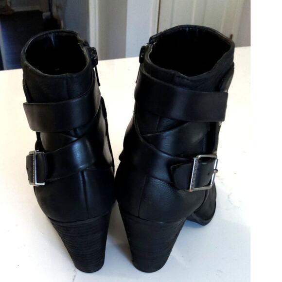 Gianni Bini black moto Chelsea chunk heel boots strap Leather buckle biker sz 8 - Picture 8 of 9